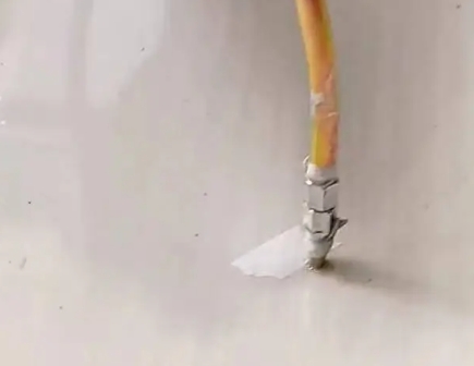 东阳瓷砖空鼓维修公司专业解答在瓷砖铺贴过程中，如果使用的砂料过粗（如全部使用了粗砂），可能会导致以下问题